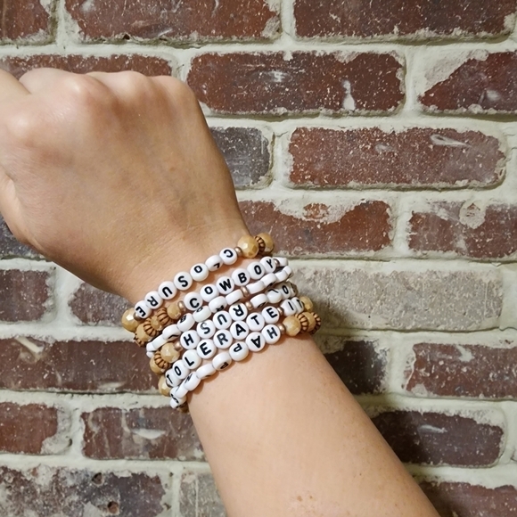 Taylor Swift Evermore Fearless Handmade Holiday Tin w/ 6 Friendship Bracelets - Picture 12 of 15